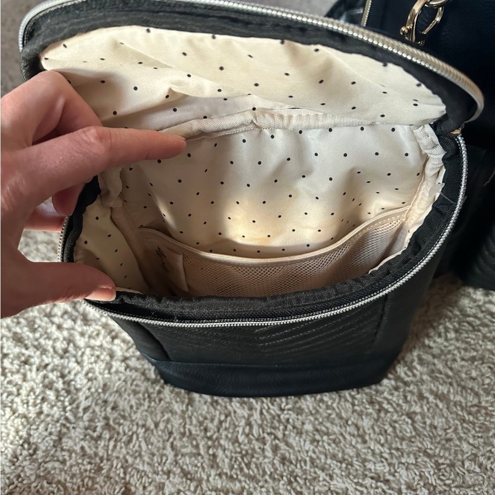 Itzy Ritzy Boss Diaper Bag and
Bottle Bag set in Black with gold accents - Picture 7 of 7